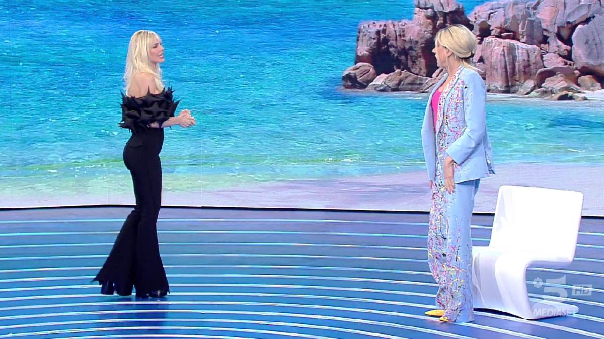 Isola Dei Famosi Come Si Vestita Vladimir Luxuria Puntata Maggio