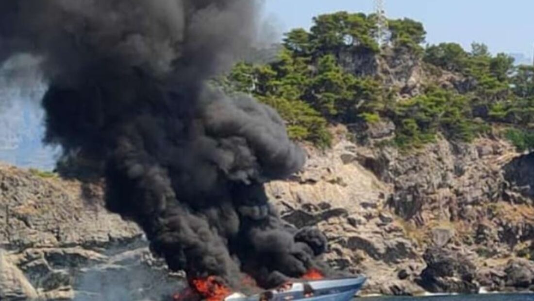 incendio motoscafo li galli