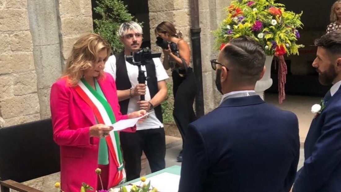 Serena Bortone nel ruolo di ufficiante al matrimonio