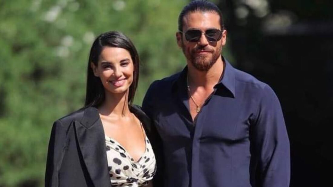 Francesca Chillemi e Can Yaman rispondono ai paparazzi che vogliono un loro bacio