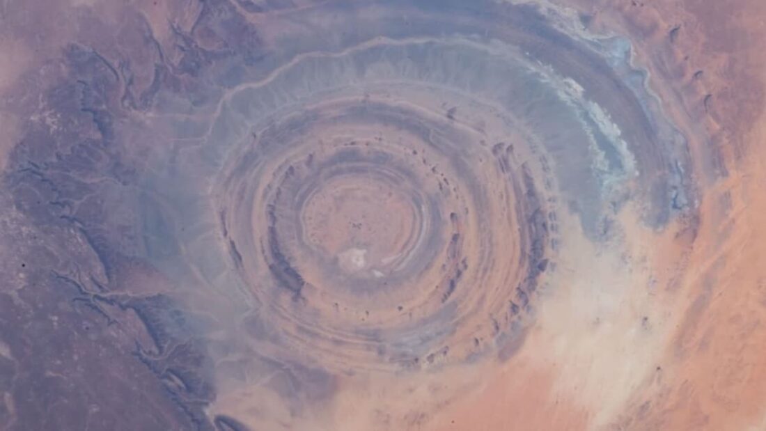 L'occhio nel deserto del Sahara