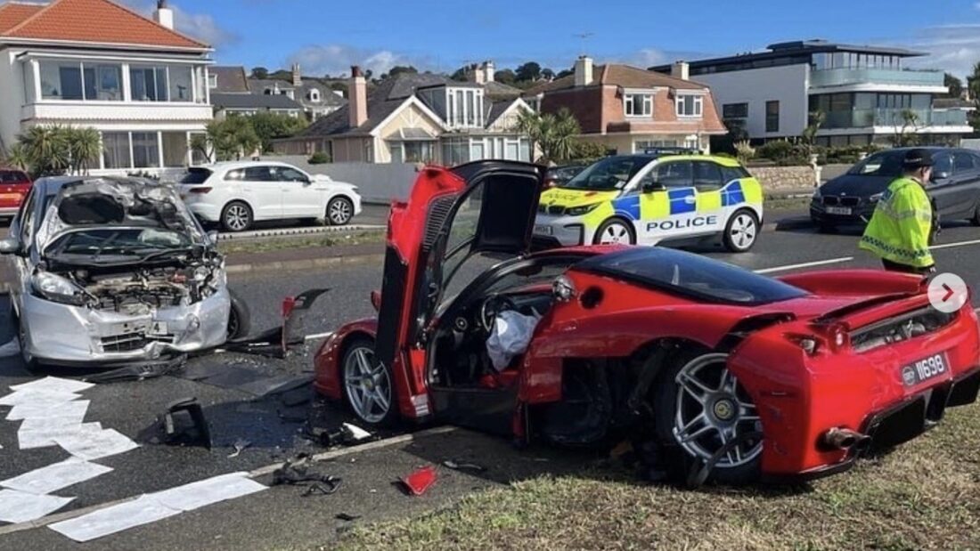 Una Ferrari rara schiantata prima della consegna