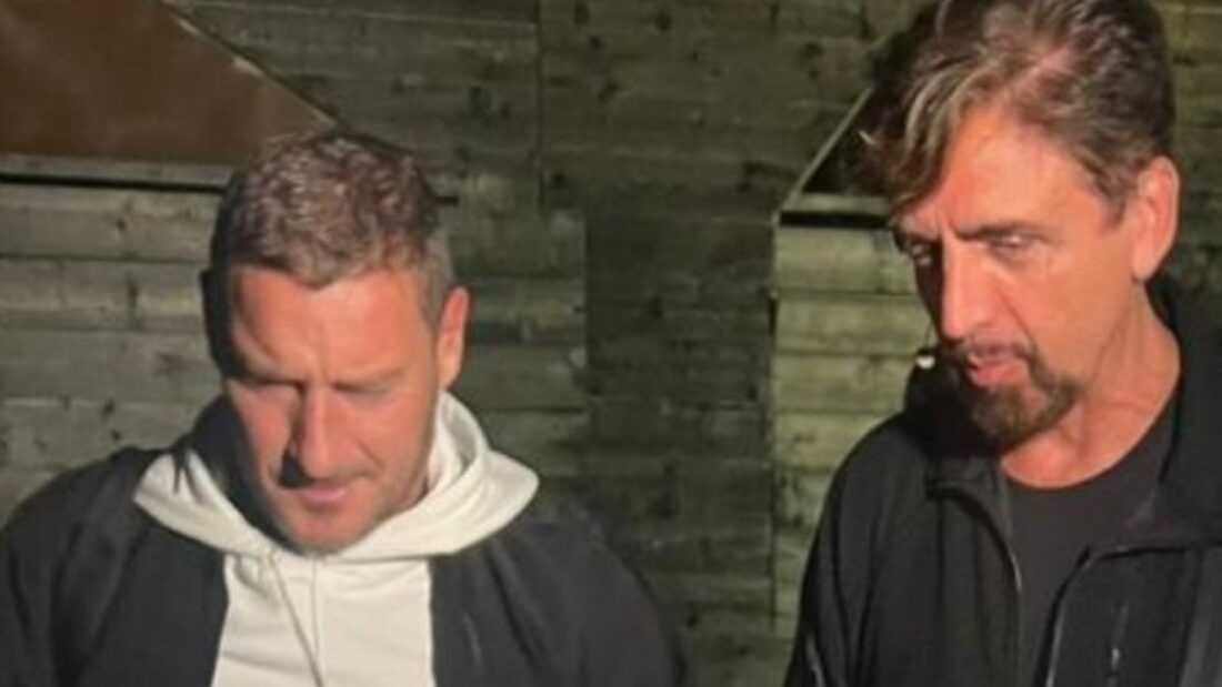 Francesco Totti riceve il tapiro d'oro