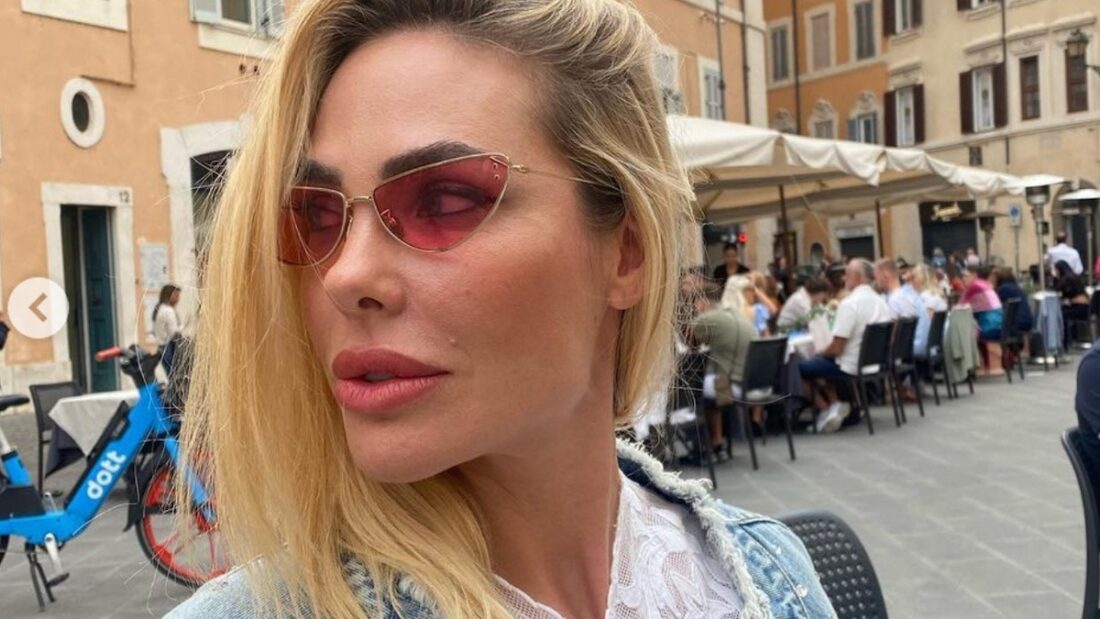 Ilary Blasi fa shopping a Roma