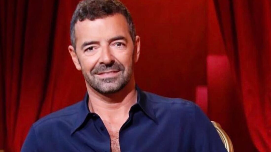 Alberto Matano si commuove in diretta