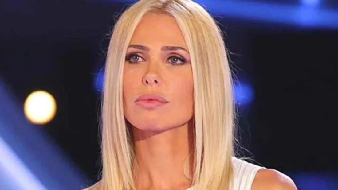 Ilary Blasi privata della sua collezione di scarpe