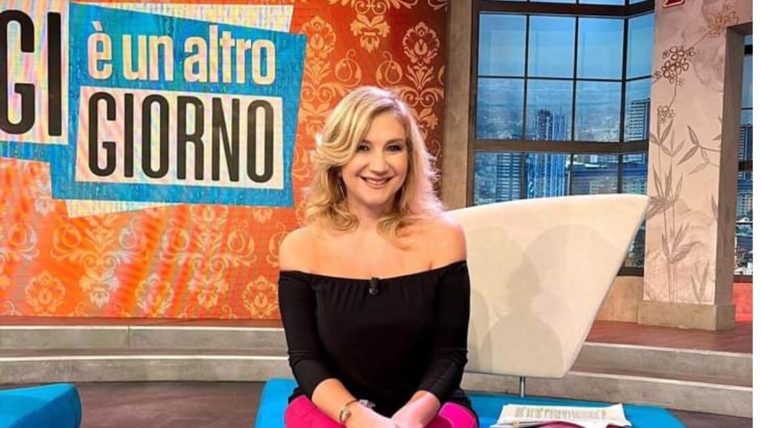 Serena Bortone si taglia i capelli in diretta