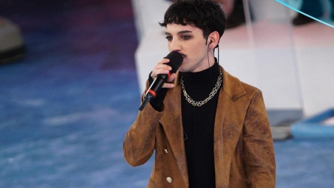 Piccolo G sfonda una porta