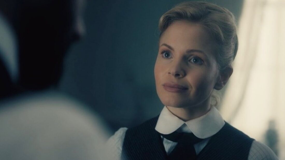 La protagonista della serie Miss Scarlet and the Duke