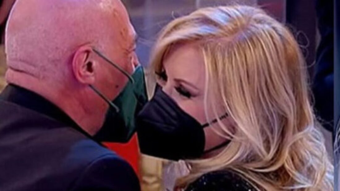 Claudio si dichiara a Tina