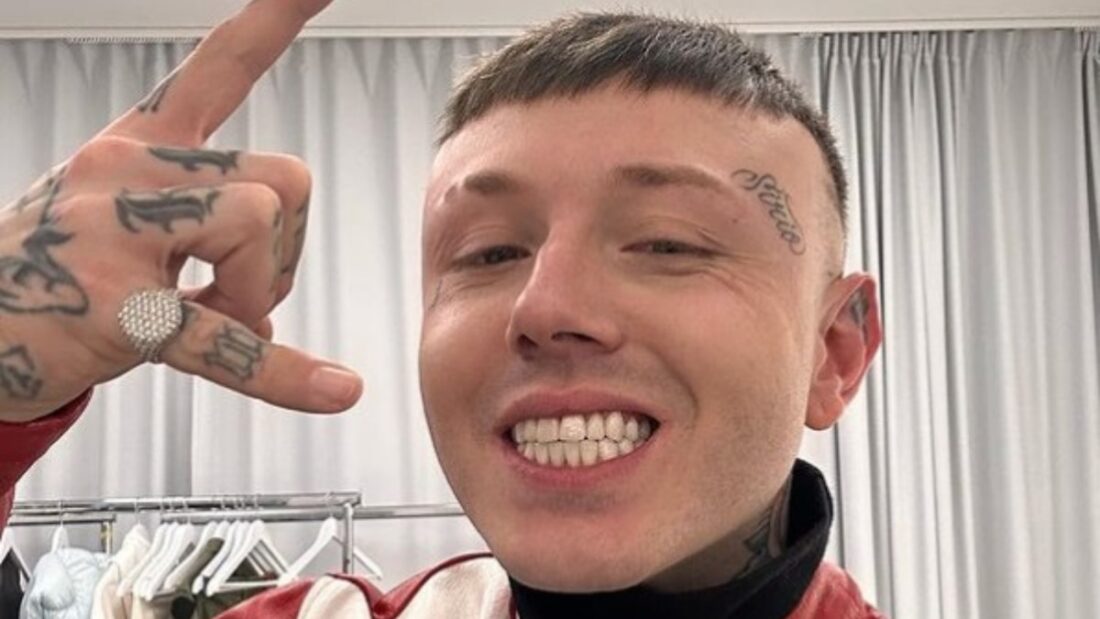 Tatuaggi Lazza in faccia