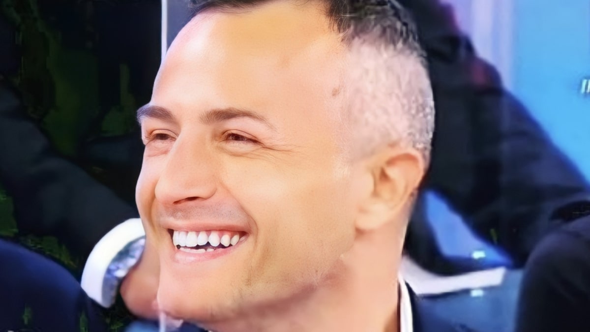 Riccardo Guarnieri mangia i pop corn in studio