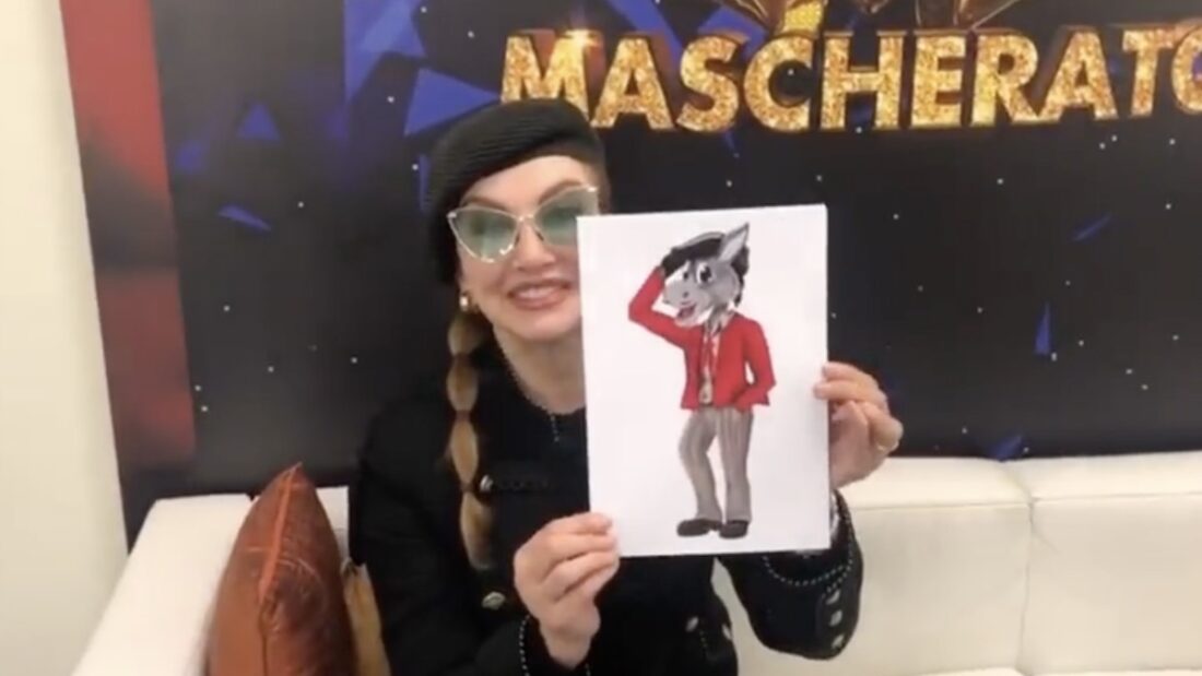 La maschera del Ciuchino al Cantante Mascherato