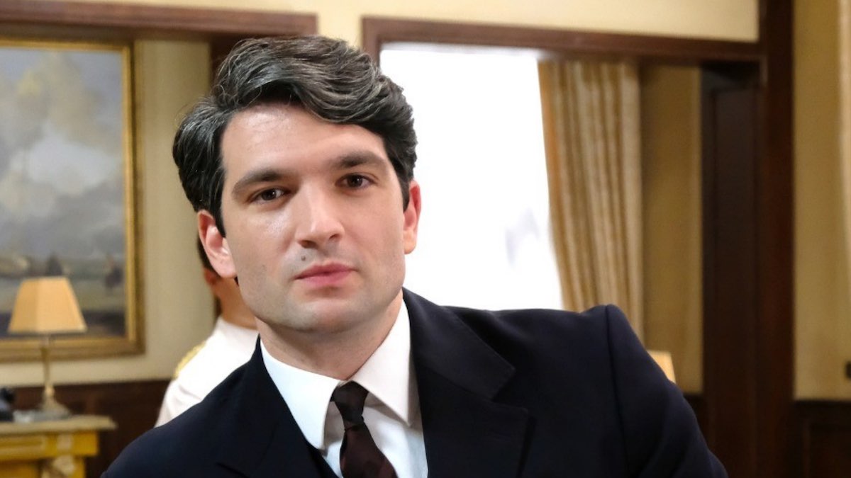 Roberto della soap Il Paradiso delle Signore