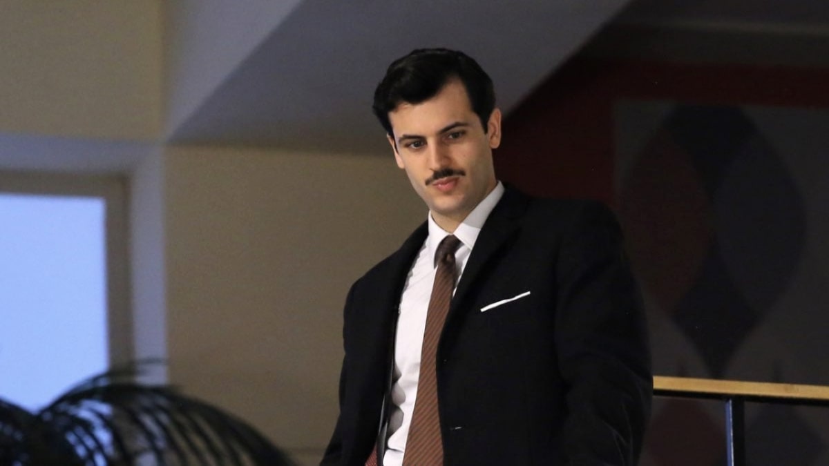 Vito ha un'altra donna?