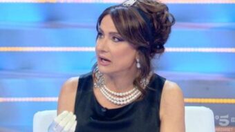 vestito Vladimir Luxuria prima puntata Isola dei Famosi