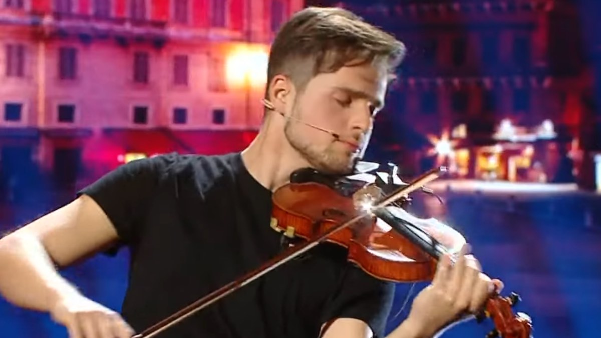 Isaac Meinert nel programma Dalla Strada al Palco