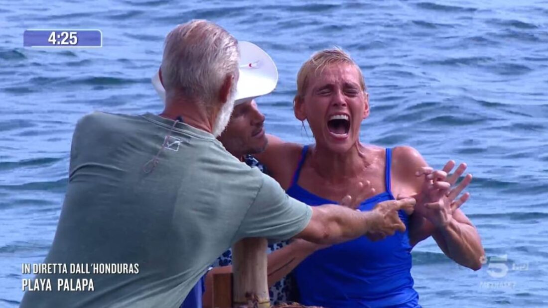 Attacco di panico malore Alessandra Isola dei Famosi