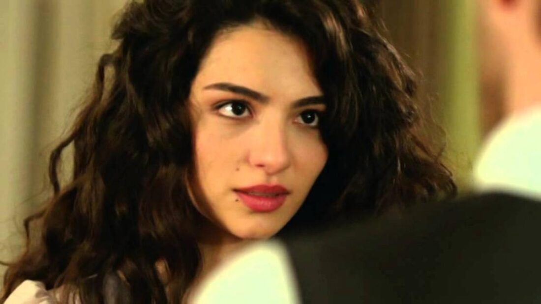 Ayse la Ragazza e l'Ufficiale