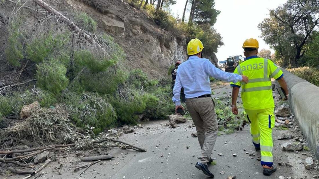 Lavori strada statale 163 incendio capo d'orso