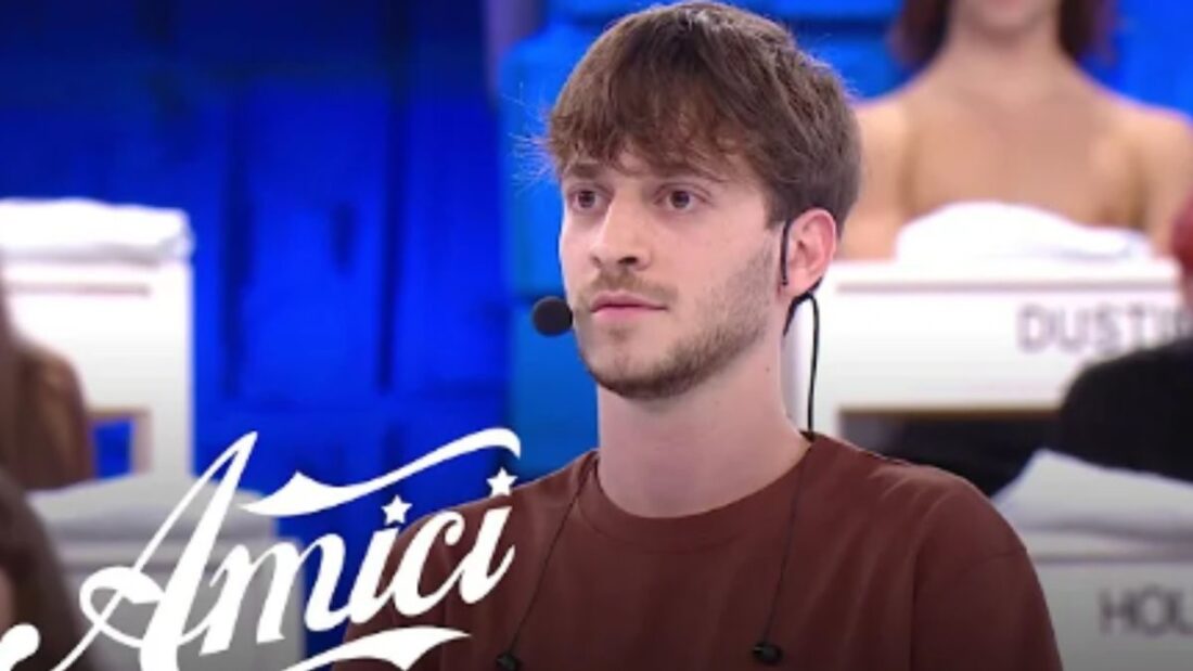 amici holden maglia sospesa perché