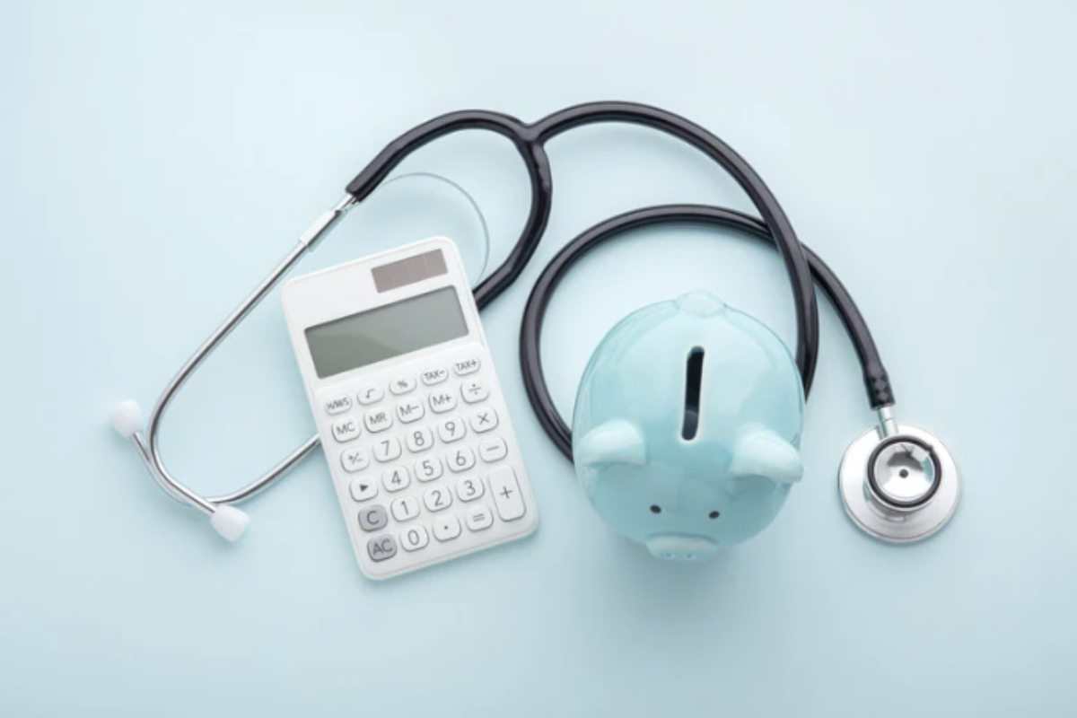 Attraverso un emendamento specifico, viene previsto un reddito di cura mensile tra i 400 e i 600 euro, destinato ai caregiver familiari