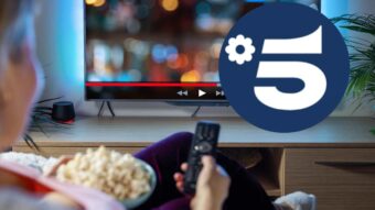 canale 5 logo guardare tv telecomando