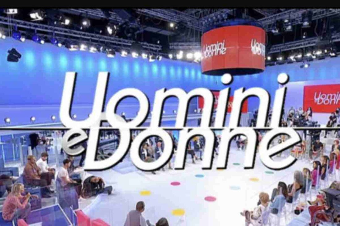 La sorpresa è arrivata in studio quando è emerso che Mario, invece, ha avuto un incontro con Maria G., conclusosi con un bacio.