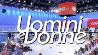 La sorpresa è arrivata in studio quando è emerso che Mario, invece, ha avuto un incontro con Maria G., conclusosi con un bacio.