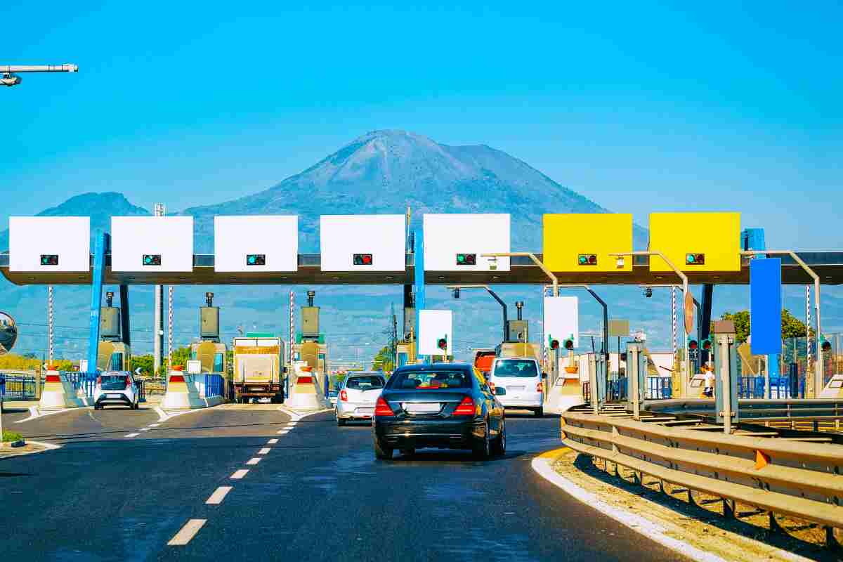 Questa 'distrazione' in Autostrada può costarti più di 8000 euro di multa