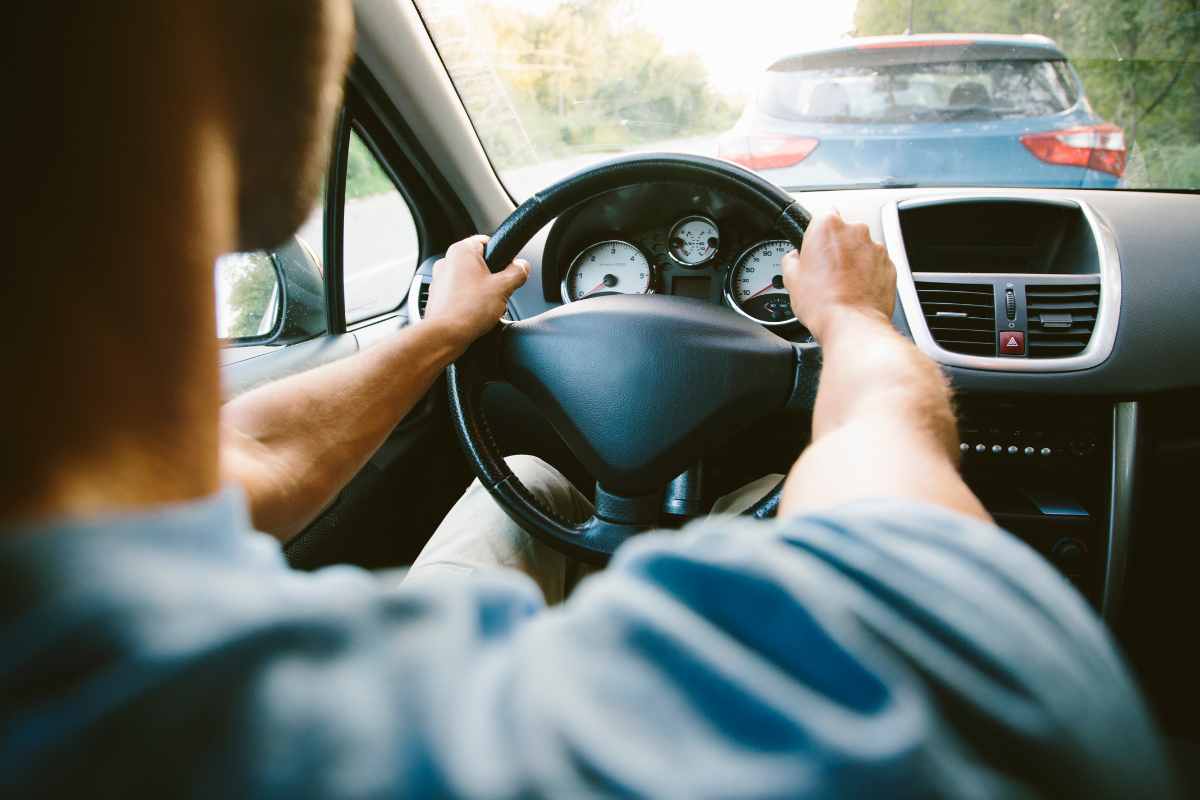 Questa 'distrazione' in Autostrada può costarti più di 8000 euro di multa