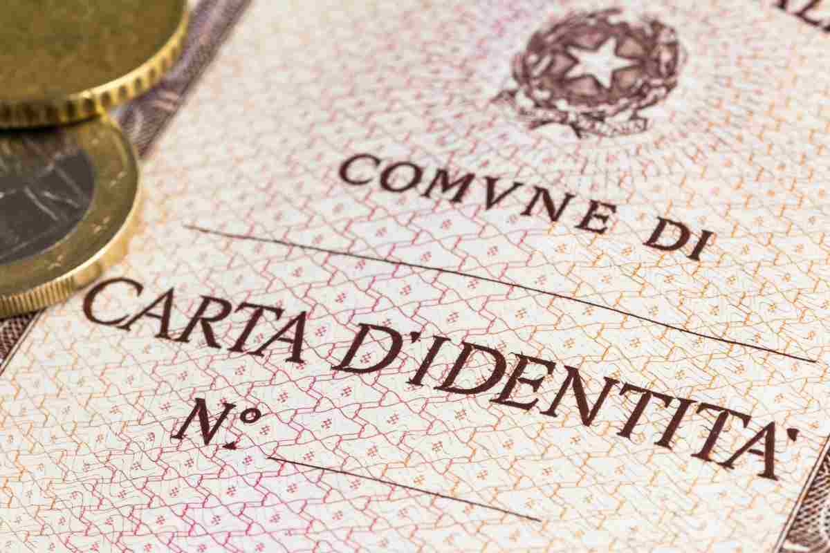 Addio alla carta d'identità cartacea